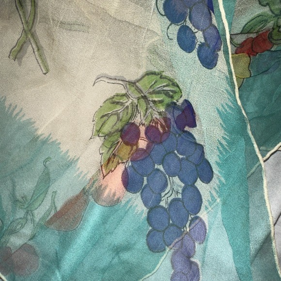 Top Hit Vintage Fashion Baar & Beards Hand Rolled Shortie Scarf Pure Silk Grapes - Picture 3 of 9
